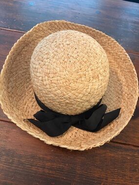 Liz Claiborne Natural Straw Hat with Black Inner Band